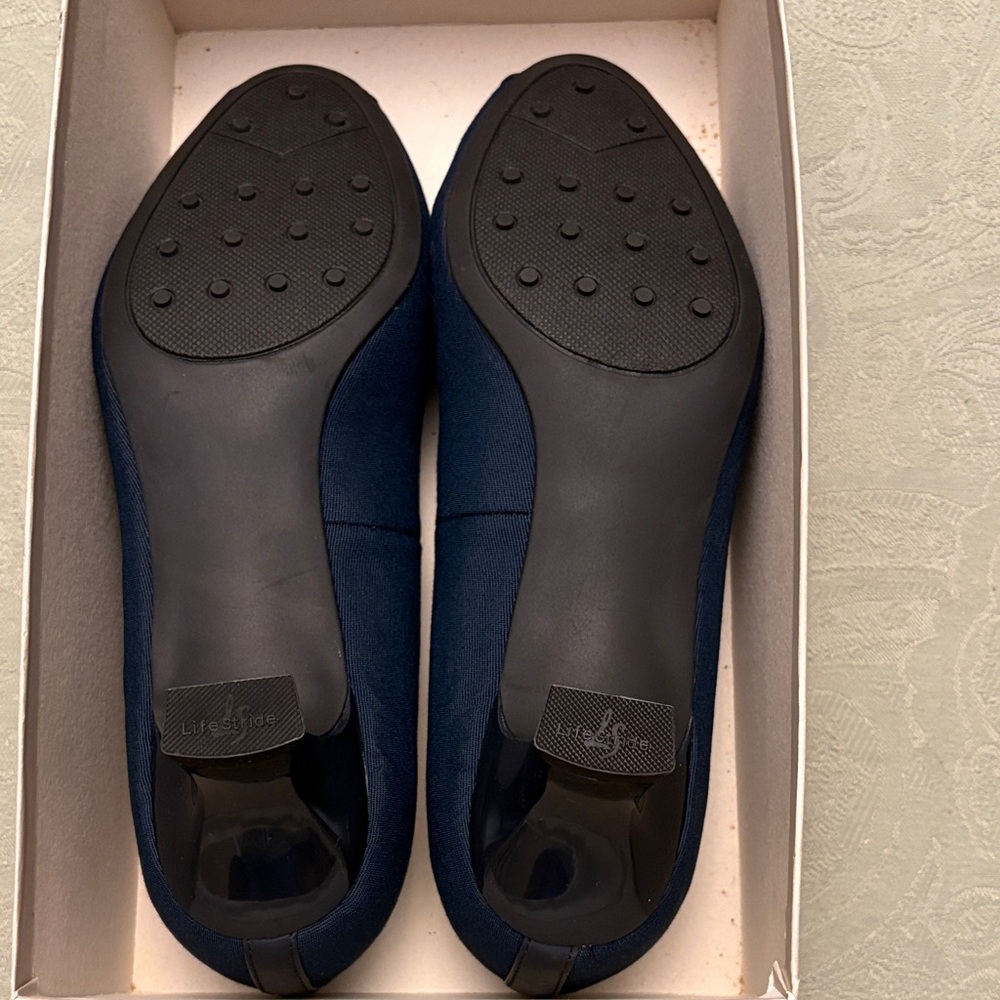 Life Stride Women’s Size 7.5 Shoes Navy Blue Linen Peep Toe 2” Heels Bow Detail - Picture 11 of 11